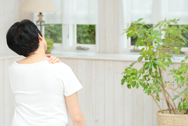 首の痛みで悩む人が多い原因